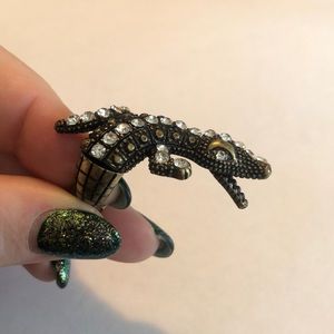 Adorable wrap-a-round crock ring 🐊